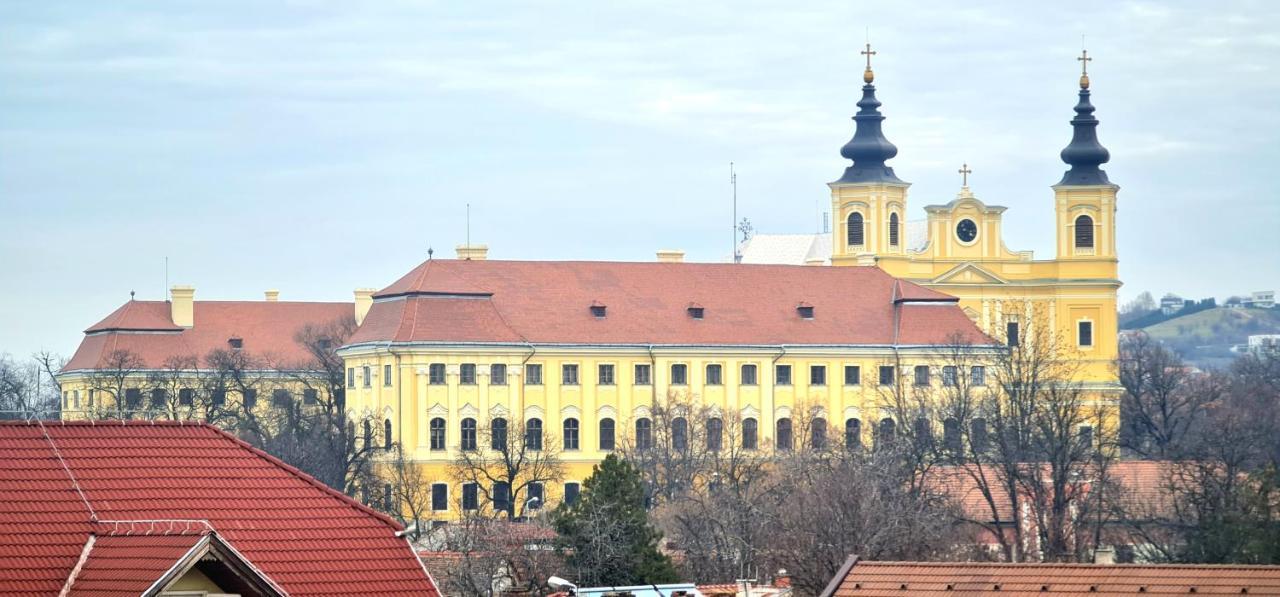 Moma Central Oradea Bagian luar foto